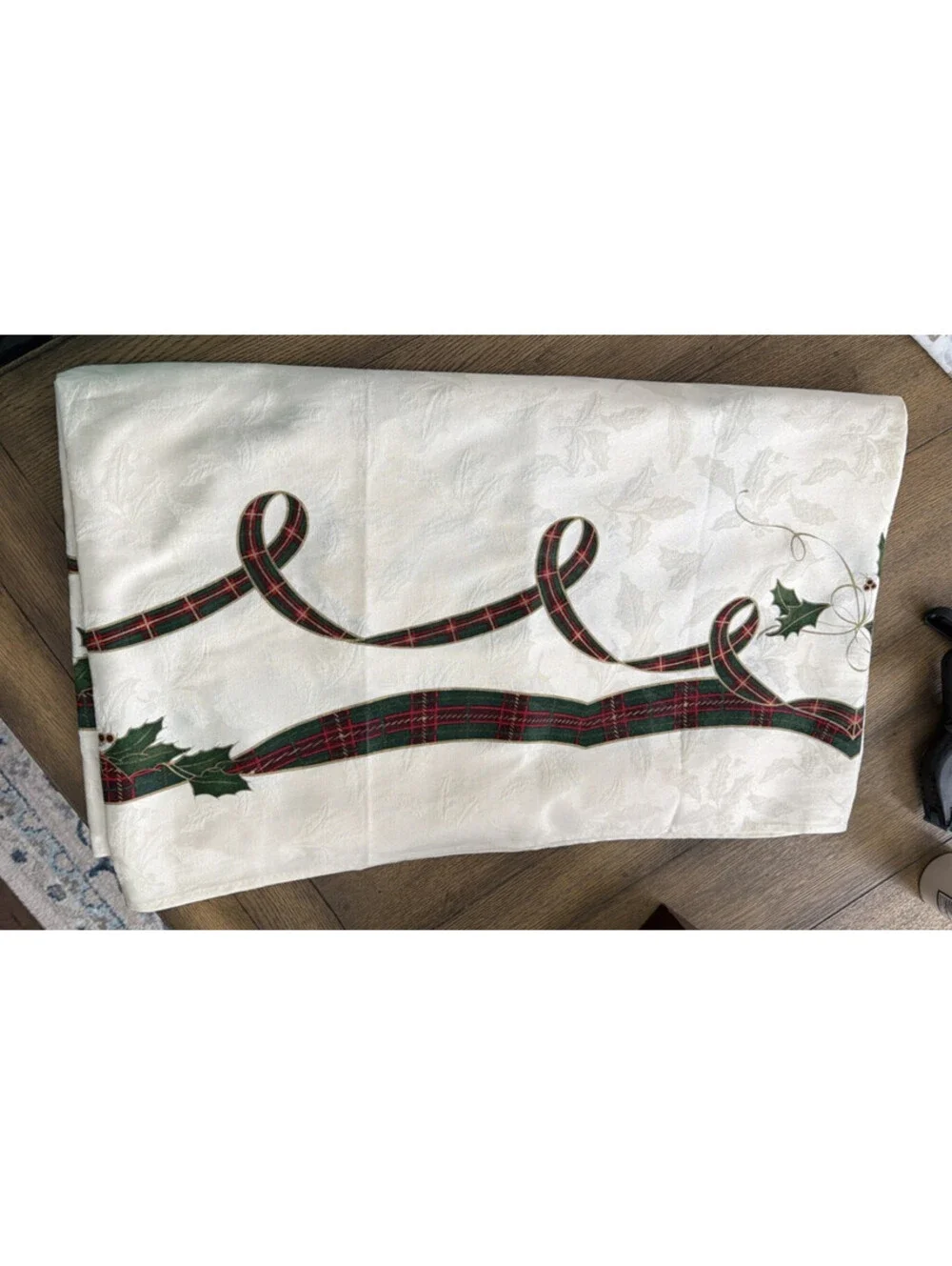 Lenox Holiday Nouveau Tablecloth 60x102 Green Red Plaid Holly Damask Christmas